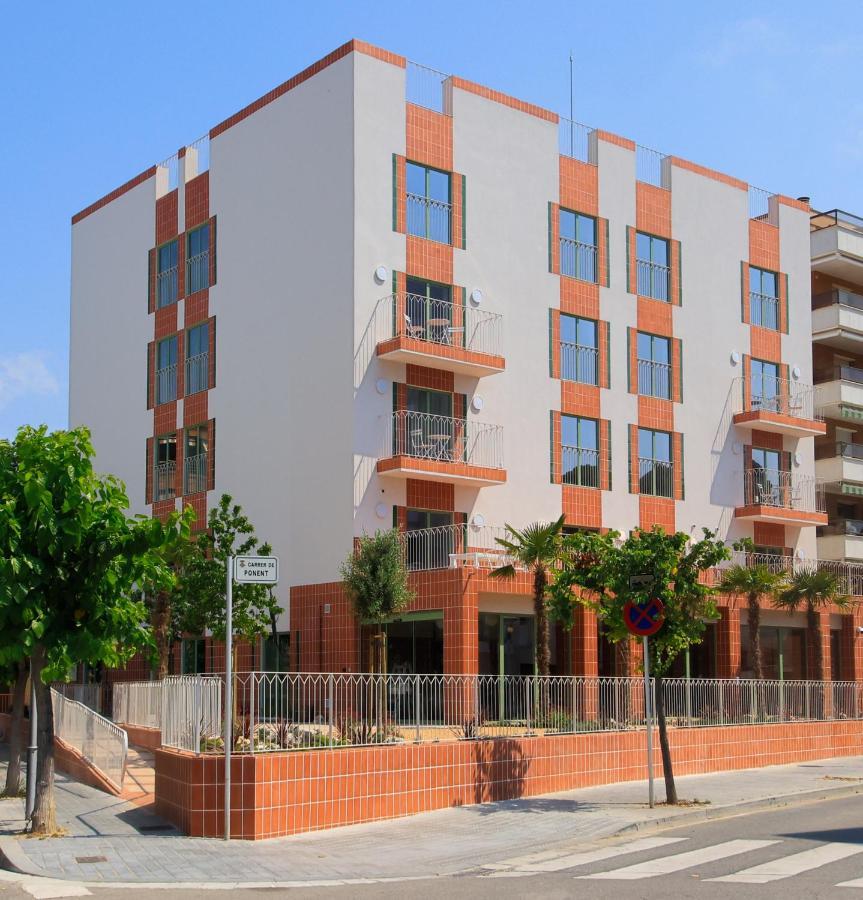 Terra Aurea Aparthotel Salou Bagian luar foto