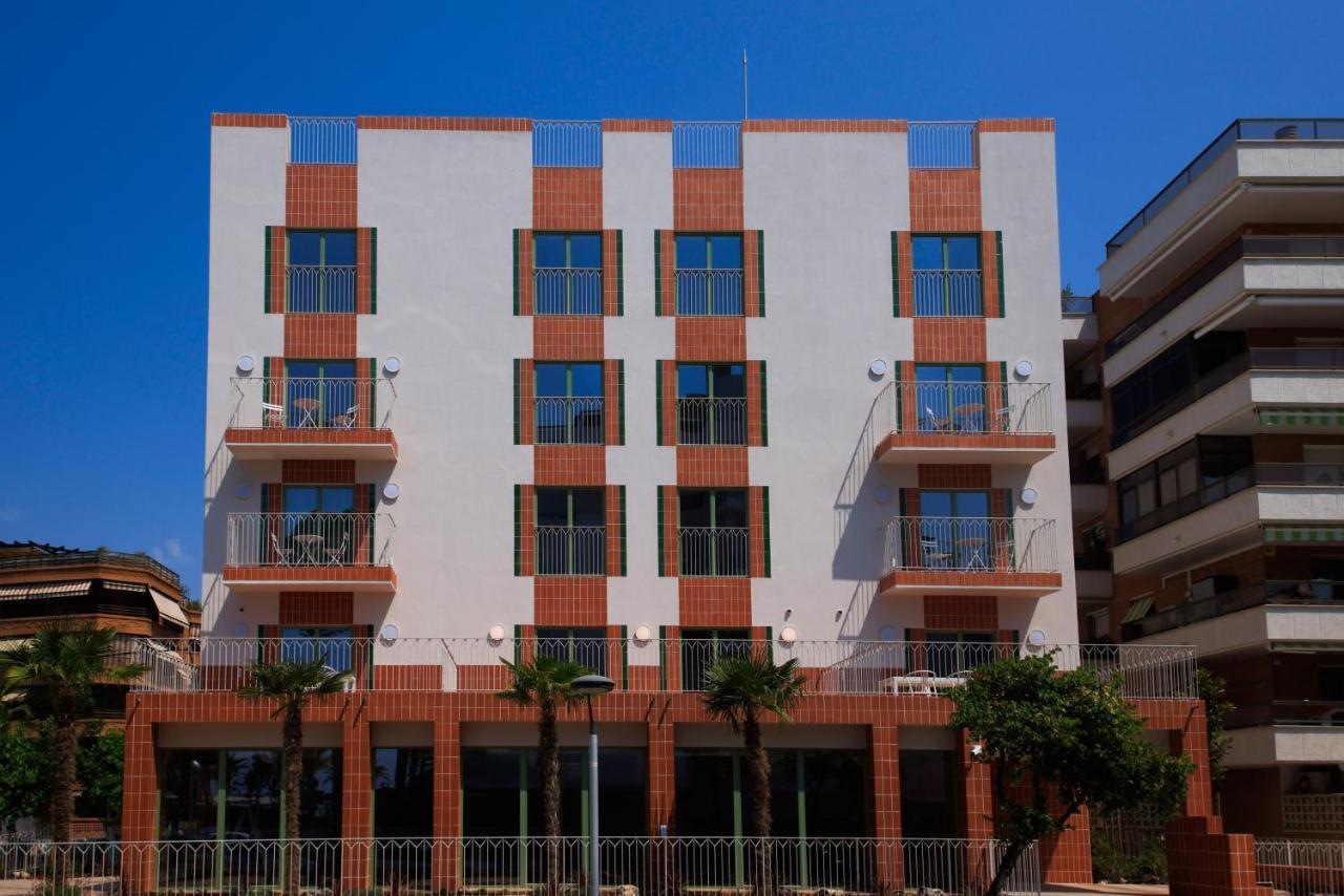 Terra Aurea Aparthotel Salou Bagian luar foto